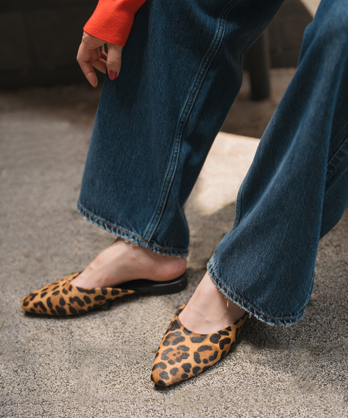 Spick & Span(スピックアンドスパン)の「《新柄有り / 追加》Spick & Span COW HAIR ミュール(パンプス・レディース・ブラウン/ホワイト系その他・36/37/38)」の2枚目の写真