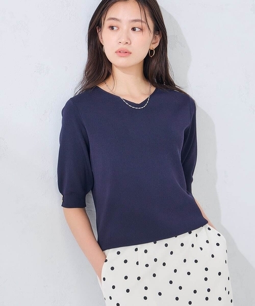 a.v.v(アーヴェヴェ)の「ハーフスリーブVネックサマーニット【WEB限定/洗える/接触冷感/UVカット】(ニット/セーター・レディース・オレンジ/ネイビー/ダークインディゴブルー/グレー系その他/ブラック・38/42/36/40)」の1枚目の写真