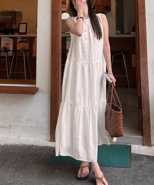 LUCPY(ラクピー)の「ノースリーブティアードフレアワンピース(ワンピース・レディース・ホワイト・X-LARGE/LARGE/MEDIUM/SMALL)」の4枚目の写真