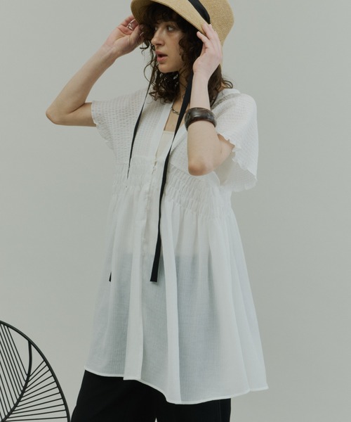 Plumel(プルメル)の「Crinkle Gauze Shoulder-Shirred Tunic / ショルダーシャーリングチュニック(Tシャツ/カットソー・レディース・チャコールグレー/オフホワイト・MEDIUM)」の14枚目の写真