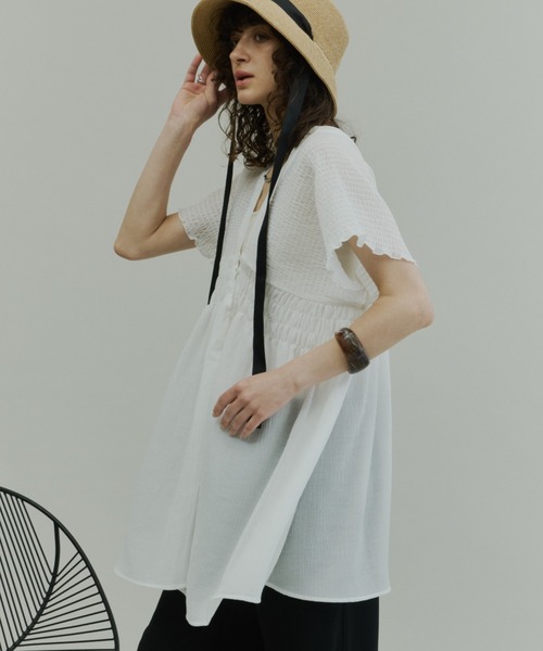 Plumel(プルメル)の「Crinkle Gauze Shoulder-Shirred Tunic / ショルダーシャーリングチュニック(Tシャツ/カットソー・レディース・チャコールグレー/オフホワイト・MEDIUM)」の15枚目の写真