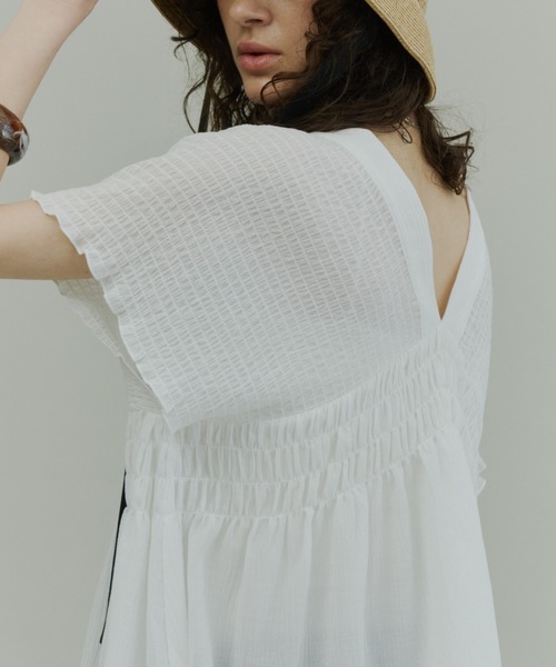 Plumel(プルメル)の「Crinkle Gauze Shoulder-Shirred Tunic / ショルダーシャーリングチュニック(Tシャツ/カットソー・レディース・チャコールグレー/オフホワイト・MEDIUM)」の17枚目の写真