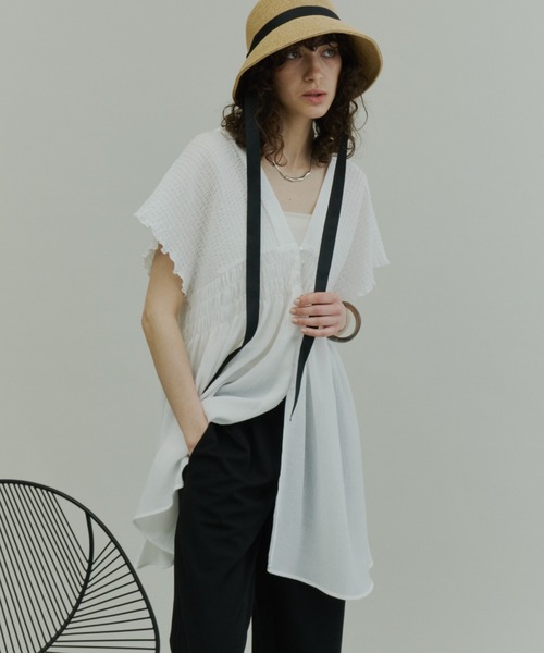 Plumel(プルメル)の「Crinkle Gauze Shoulder-Shirred Tunic / ショルダーシャーリングチュニック(Tシャツ/カットソー・レディース・チャコールグレー/オフホワイト・MEDIUM)」の8枚目の写真