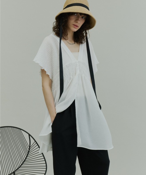 Plumel(プルメル)の「Crinkle Gauze Shoulder-Shirred Tunic / ショルダーシャーリングチュニック(Tシャツ/カットソー・レディース・チャコールグレー/オフホワイト・MEDIUM)」の9枚目の写真