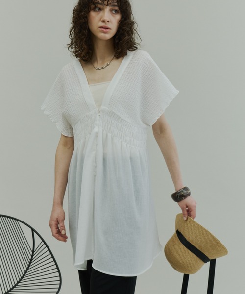 Plumel(プルメル)の「Crinkle Gauze Shoulder-Shirred Tunic / ショルダーシャーリングチュニック(Tシャツ/カットソー・レディース・チャコールグレー/オフホワイト・MEDIUM)」の4枚目の写真