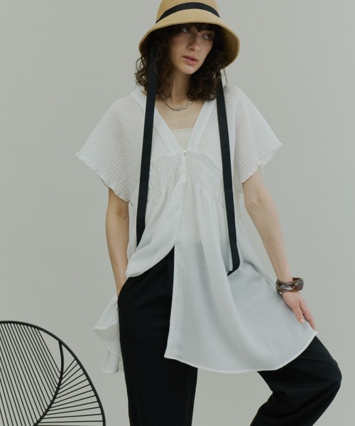 Plumel(プルメル)の「Crinkle Gauze Shoulder-Shirred Tunic / ショルダーシャーリングチュニック(Tシャツ/カットソー・レディース・チャコールグレー/オフホワイト・MEDIUM)」の7枚目の写真