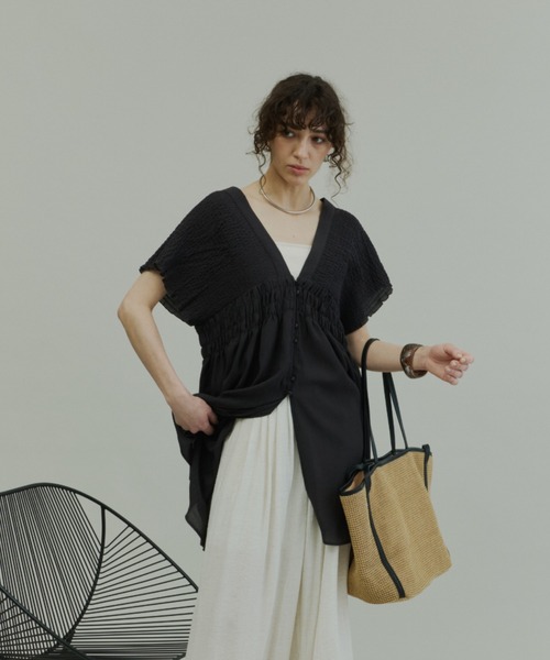 Plumel(プルメル)の「Crinkle Gauze Shoulder-Shirred Tunic / ショルダーシャーリングチュニック(Tシャツ/カットソー・レディース・チャコールグレー/オフホワイト・MEDIUM)」の21枚目の写真