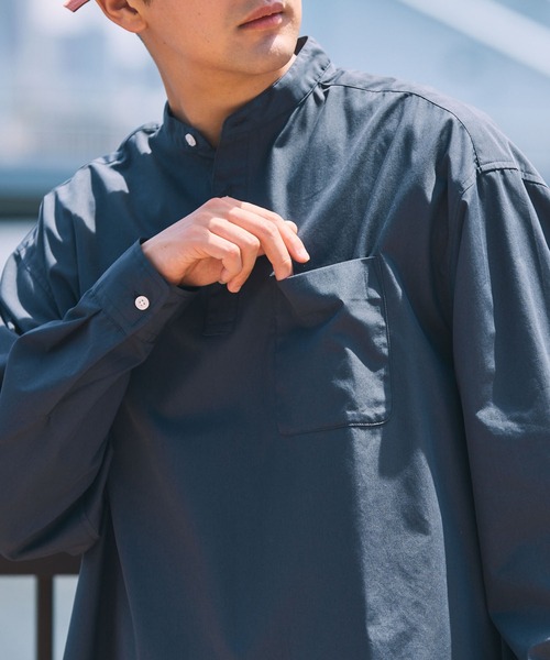 THE CRAFT CREW PRODUCTS(ザクラフトクループロダクツ)の「【MULTI FUNCTIONALシリーズ】オーバーサイズ バンドカラー 長袖プルオーバーシャツ / 抗菌防臭・イージーケア【THE CRAFT CREW PRODUCTS】(シャツ/ブラウス・メンズ・チャコール/オフホワイト/ダークネイビー/サックスブルー/ダークオリーブ・S/M/L)」の11枚目の写真