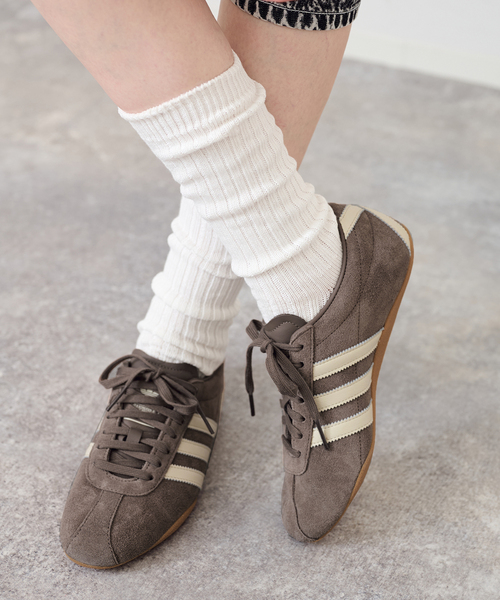 adidas(アディダス)の「《追加/WEB+一部店舗限定》adidas/アディダス TOKYO W(スニーカー・レディース・レッド/ブラック/アイボリー/ブラウン・25cm/24.5cm/24cm/23.5cm/23cm)」の1枚目の写真