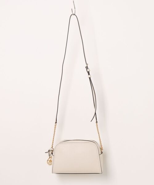 MICHAEL KORS(マイケルコース)の「ASHTON カメラ クロスボディバッグ エクストラスモール(ショルダーバッグ・レディース・ベージュ系・FREE)」の2枚目の写真