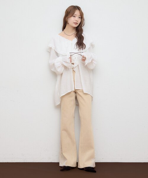 mystic(ミスティック)の「裾レースフレアデニム(デニムパンツ・レディース・ベージュ/ブルー・1/2)」の16枚目の写真