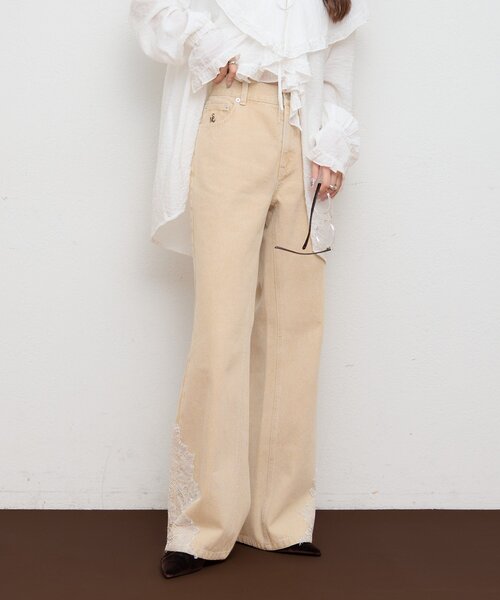 mystic(ミスティック)の「裾レースフレアデニム(デニムパンツ・レディース・ベージュ/ブルー・1/2)」の19枚目の写真