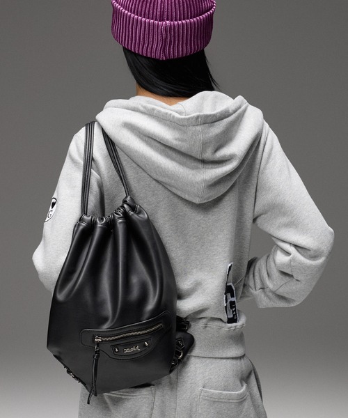 X-girl(エックスガール)の「FAUX LEATHER UTILITY KNAPSACK(バックパック/リュック・レディース・ブラック/ブラウン・ONE SIZE)」の7枚目の写真
