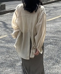 バックスリットオーバーサイズシャツ