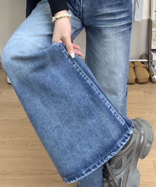 MEMECLE(メメクル)の「【 MEMECLE / メメクル 】ヴィンテージウォッシュフレアデニムパンツ(デニムパンツ・レディース・ブルー・SMALL/LARGE/MEDIUM)」の3枚目の写真