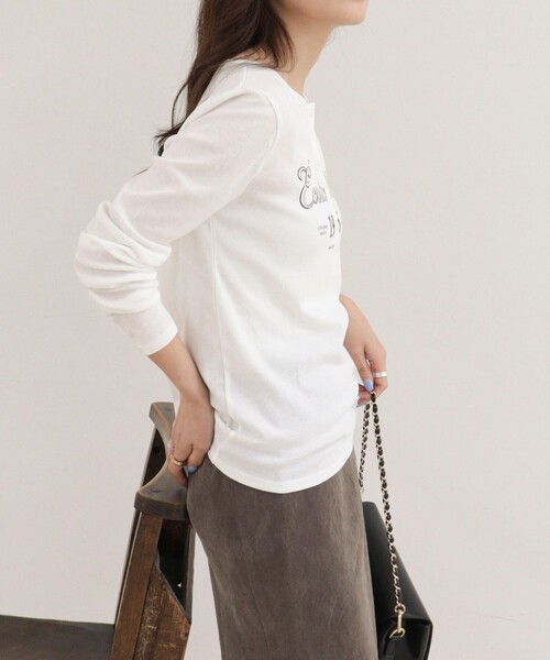 fredy emue(フレディエミュ)の「ヘンリーネックグラフィックロンTシャツ(Tシャツ/カットソー・レディース・オフホワイト/ベビーピンク・38)」の9枚目の写真
