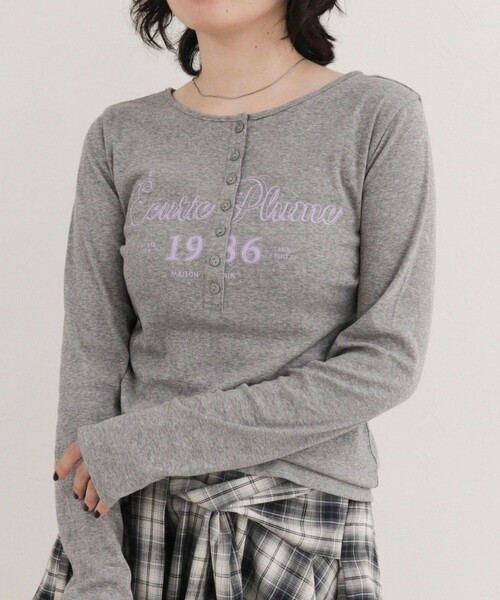 fredy emue(フレディエミュ)の「ヘンリーネックグラフィックロンTシャツ(Tシャツ/カットソー・レディース・オフホワイト/ベビーピンク・38)」の3枚目の写真