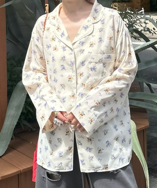 Alley Tokyo（アリートーキョー）の「【セットアップで着られる】花柄パジャマゆるシャツ（シャツ/ブラウス・レディース・オフホワイト/ブラック・FREE）」の2枚目の写真