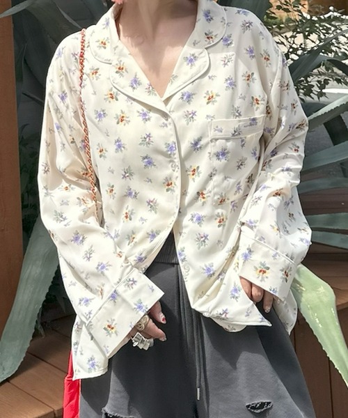Alley Tokyo（アリートーキョー）の「【セットアップで着られる】花柄パジャマゆるシャツ（シャツ/ブラウス・レディース・オフホワイト/ブラック・FREE）」の3枚目の写真
