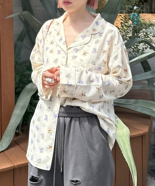 Alley Tokyo（アリートーキョー）の「【セットアップで着られる】花柄パジャマゆるシャツ（シャツ/ブラウス・レディース・オフホワイト/ブラック・FREE）」の6枚目の写真