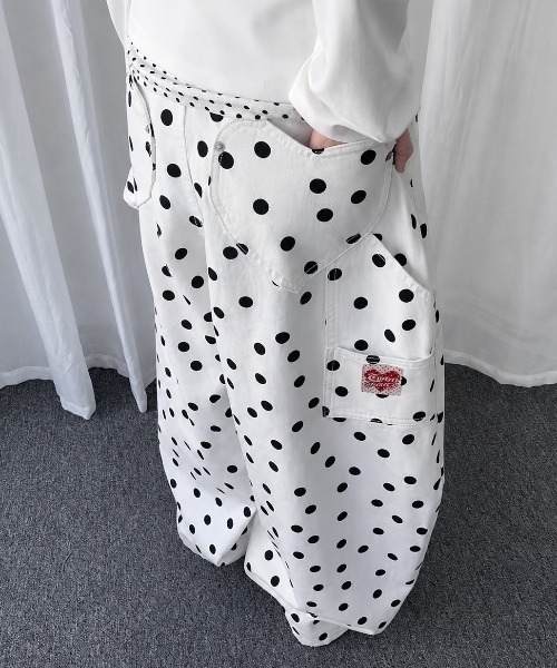 Achic(アシック)の「26AW ハートポケット付きドット柄ワイドデニムパンツ(デニムパンツ・レディース・ホワイト・M/L)」の1枚目の写真