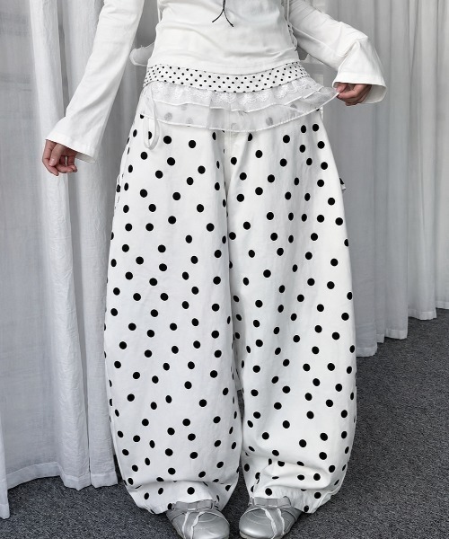 Achic(アシック)の「26AW ハートポケット付きドット柄ワイドデニムパンツ(デニムパンツ・レディース・ホワイト・M/L)」の3枚目の写真