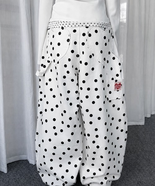 Achic(アシック)の「26AW ハートポケット付きドット柄ワイドデニムパンツ(デニムパンツ・レディース・ホワイト・M/L)」の4枚目の写真