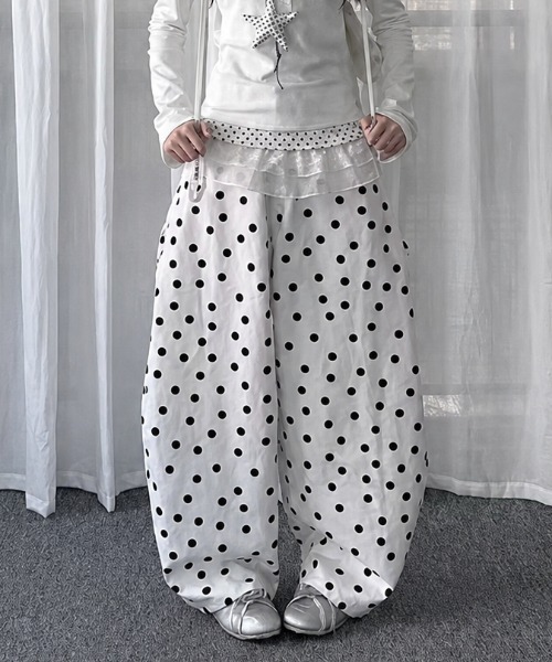 Achic(アシック)の「26AW ハートポケット付きドット柄ワイドデニムパンツ(デニムパンツ・レディース・ホワイト・M/L)」の2枚目の写真