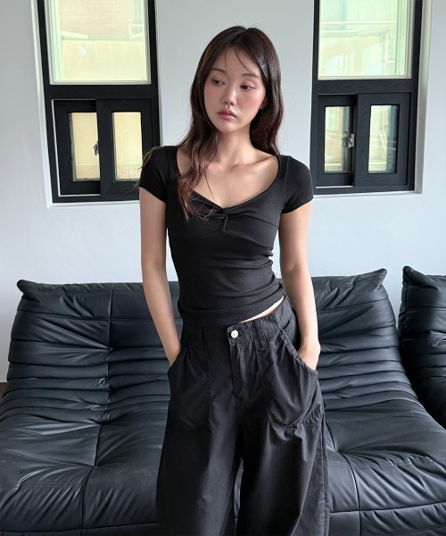 4INT.(フォイント)の「【カップ付】フロント リボン シャーリング クロップド スリム 半袖 Tシャツ(Tシャツ/カットソー・メンズ・ブラック・FREE)」の11枚目の写真