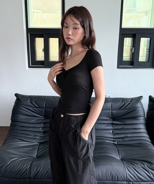 4INT.(フォイント)の「【カップ付】フロント リボン シャーリング クロップド スリム 半袖 Tシャツ(Tシャツ/カットソー・メンズ・ブラック・FREE)」の12枚目の写真