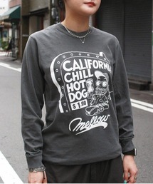 MELLOW（メロー）の「HOT DOG LS TEE   イラスト   ヴィンテージ   ひび割れプリント   ピグメント  アメカジ ロンT（Tシャツ/カットソー）」