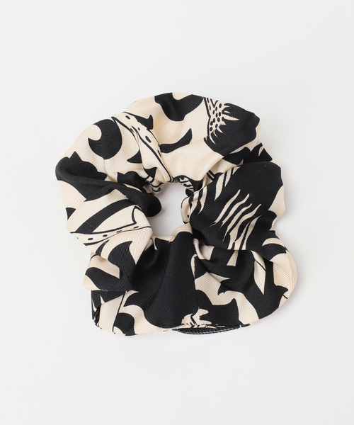 journal standard L'essage(ジャーナルスタンダードレサージュ)の「《追加》AENEIS/エネス Mur Floral Silk Scrunchie シュシュ(その他ヘアアクセサリー・レディース・ブラック・FREE)」の3枚目の写真