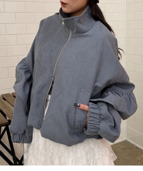 w closet(ダブルクローゼット)の「スウェードライクフリルブルゾン(ブルゾン・レディース・アイボリー/ピンク/グレー/ブラウン・MEDIUM/SMALL)」の6枚目の写真