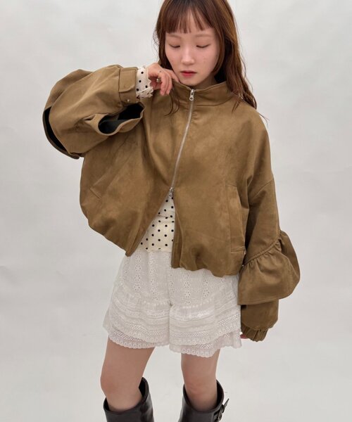 w closet(ダブルクローゼット)の「スウェードライクフリルブルゾン(ブルゾン・レディース・アイボリー/ピンク/グレー/ブラウン・MEDIUM/SMALL)」の12枚目の写真