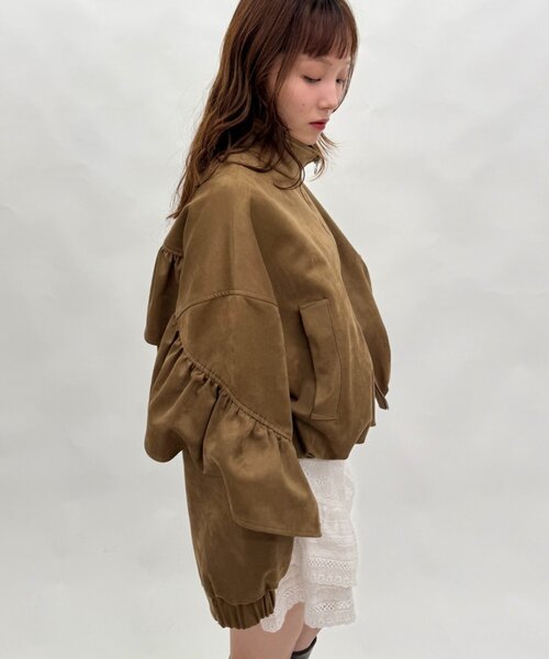 w closet(ダブルクローゼット)の「スウェードライクフリルブルゾン(ブルゾン・レディース・アイボリー/ピンク/グレー/ブラウン・MEDIUM/SMALL)」の13枚目の写真