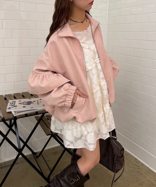 w closet(ダブルクローゼット)の「スウェードライクフリルブルゾン(ブルゾン・レディース・アイボリー/ピンク/グレー/ブラウン・MEDIUM/SMALL)」の18枚目の写真