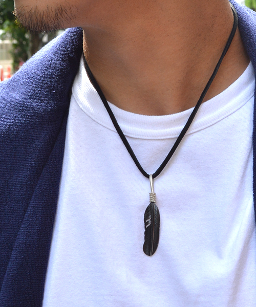 ROOPTOKYO（ループトウキョウ）の「TSUNAIHAIYA/ツナイハイヤ James Crowe Feather S Size（チャーム・メンズ・ブラック・ONE SIZE）」の5枚目の写真