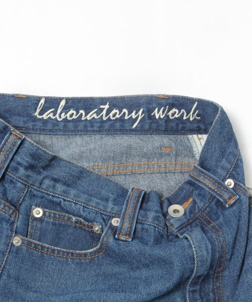 laboratory work（ラボラトリーワーク）の「ロゴ刺繍マチデニム（デニムパンツ・レディース・インディゴブルー/ブルー・MEDIUM）」の20枚目の写真