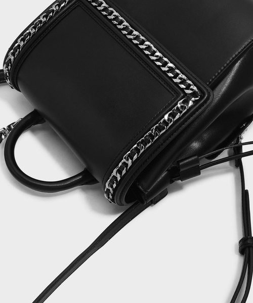 CHARLES & KEITH(チャールズ & キース)の「チェーンディテールプッシュロックショルダーバッグ / CHAIN-DETAIL PUSH-LOCK SHOULDER BAG(ショルダーバッグ・レディース・ブラック/ホワイト系その他・M)」の8枚目の写真