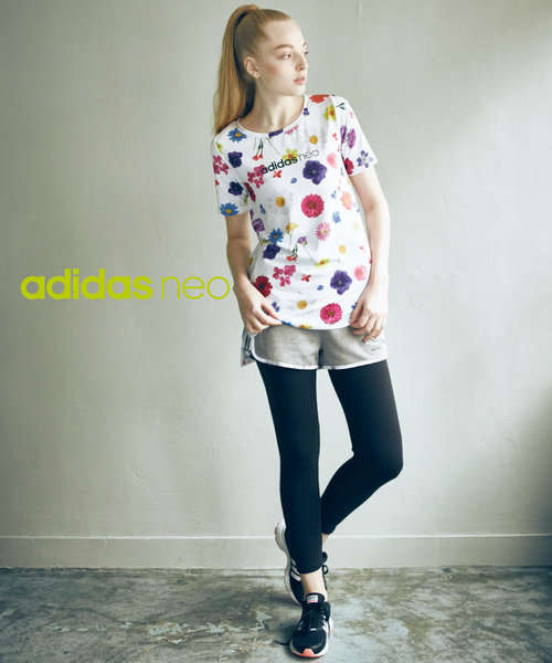 adidas neo（アディダスネオ）の「【adidas neo】フラワー柄Tシャツ