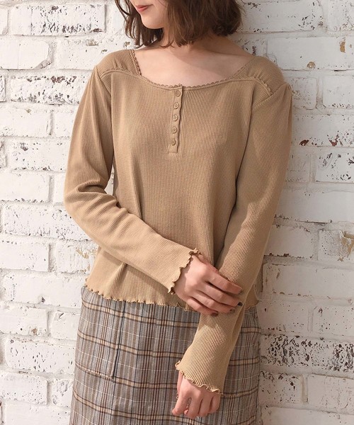 one after another NICE CLAUP(ワンアフターアナザーナイスクラップ)の「レース付サーマルトップス(Tシャツ/カットソー・レディース・ダークブラウン/ベージュ/アイボリー/グレー系その他・FREE)」の1枚目の写真