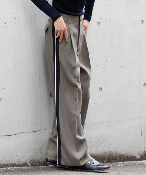 miniyu（ミニュウ）の「LaSRIC/サイドラインワイドパンツ（その他パンツ・レディース・ライトグレー/カーキ/グリーン/キャメル・MEDIUM）」の3枚目の写真