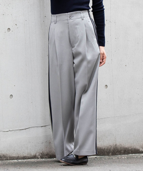 miniyu（ミニュウ）の「LaSRIC/サイドラインワイドパンツ（その他パンツ・レディース・ライトグレー/カーキ/グリーン/キャメル・MEDIUM）」の2枚目の写真