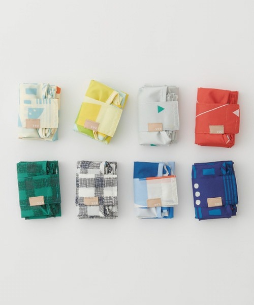 392 plusm(サンキューニプリュスエム)の「water repellent bag S(エコバッグ/サブバッグ・レディース・ブラック/ネイビー/グレー/レッド/オフホワイト/イエロー/ブルー/グリーン・S)」の18枚目の写真