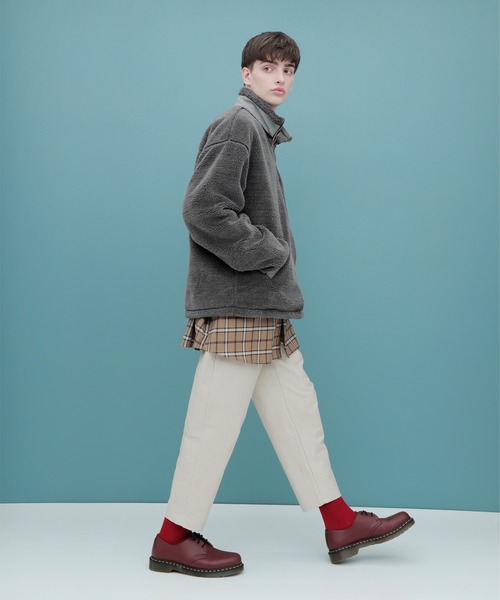 EMMA CLOTHES(エマクローズ)の「ボアフリース ハーフジップ プルオーバー【ファッションインフルエンサーろむし×EMMA CLOTHES 限定コラボ】(ブルゾン・メンズ・ベージュ/グレー・M/L)」の7枚目の写真