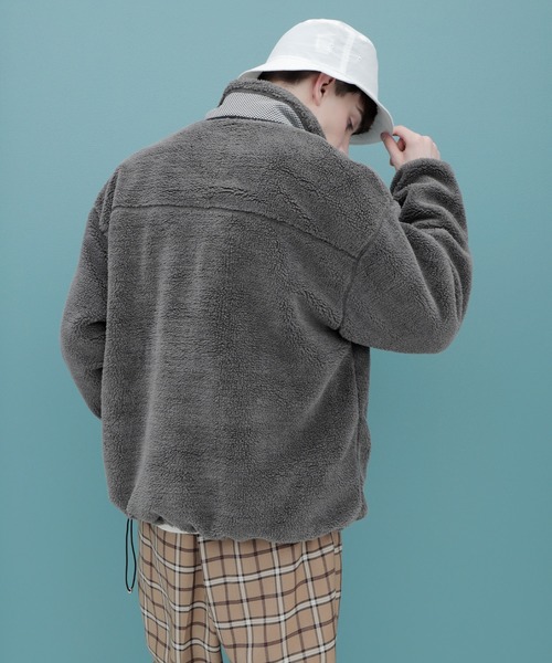 EMMA CLOTHES(エマクローズ)の「ボアフリース ハーフジップ プルオーバー【ファッションインフルエンサーろむし×EMMA CLOTHES 限定コラボ】(ブルゾン・メンズ・ベージュ/グレー・M/L)」の18枚目の写真