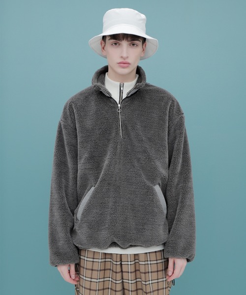 EMMA CLOTHES(エマクローズ)の「ボアフリース ハーフジップ プルオーバー【ファッションインフルエンサーろむし×EMMA CLOTHES 限定コラボ】(ブルゾン・メンズ・ベージュ/グレー・M/L)」の15枚目の写真