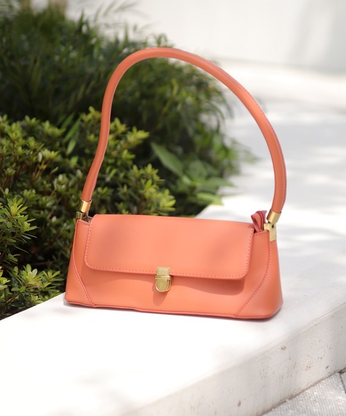 florist（フローリスト）の「横長ワイドなフラップハンドバッグ（ハンドバッグ・レディース・ブラック/ベージュ/ブラウン/グリーン/ワイン/オレンジ/イエロー・FREE）」の7枚目の写真