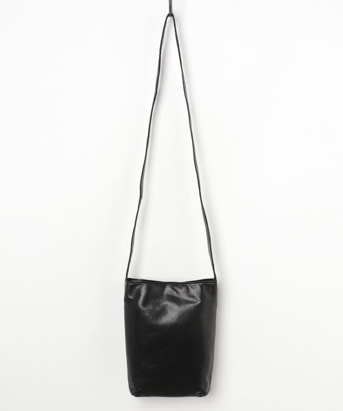 TASINAMI（タシナミ）の「TASINAMI スムースレザーコートポケットバッグ (TA-2011)（ショルダーバッグ・レディース・ワイン/イエロー/グレー/ブラック/オレンジ/ベージュ/カーキ・FREE）」の2枚目の写真