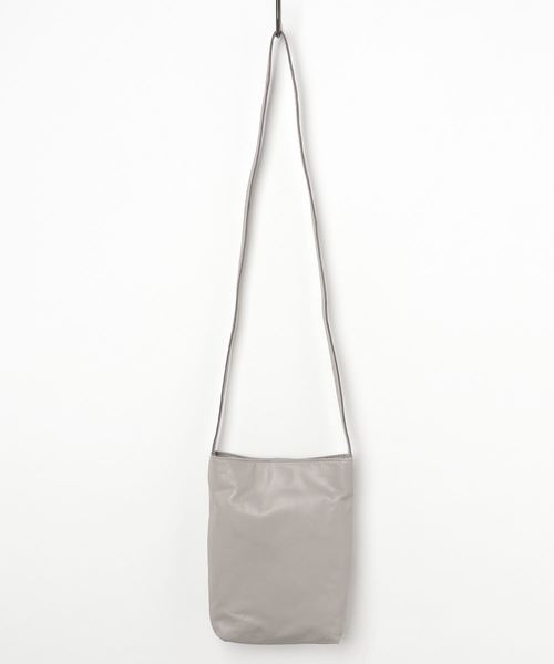 TASINAMI（タシナミ）の「TASINAMI スムースレザーコートポケットバッグ (TA-2011)（ショルダーバッグ・レディース・ワイン/イエロー/グレー/ブラック/オレンジ/ベージュ/カーキ・FREE）」の3枚目の写真